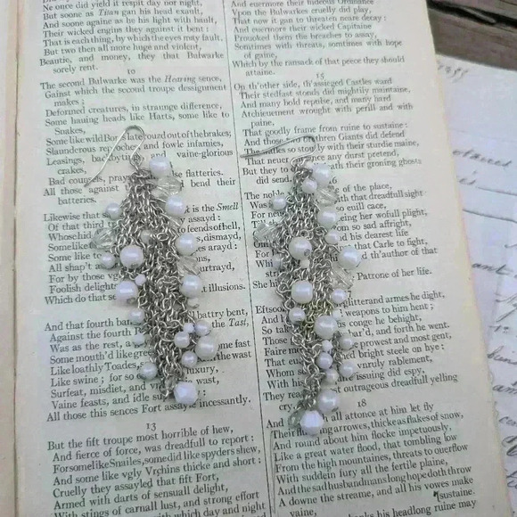Vintage silver drop earrings with white beads - Picture 3 of 11